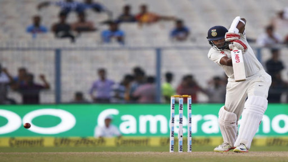 
अश्विन अपने 38वें टेस्ट मैच 26 रनों की पारी खेलकर आउट हो गए, लेकिन उन्होंने टेस्ट क्रिकेट में अपने 1500 रन पूरे कर लिए.
