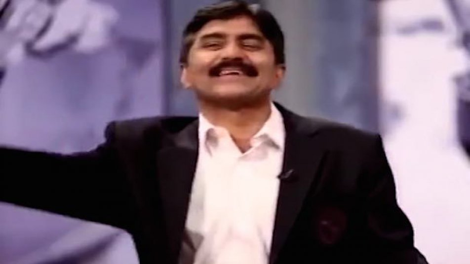 जिसके जवाब में मियांदाद ने भी कहा कि अफरीदी पैसे के लिए देश को भी बेच सकता है.
