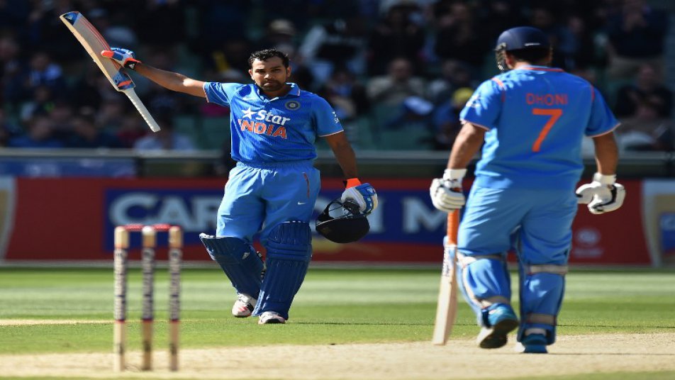 हिटमैन' रोहित शर्मा जब भी मैदान पर बल्लेबाजी करते हैं, तो अपने शॉट्स से सबको मंत्रमुग्ध कर देते हैं. रोहित शर्मा ने अपनी बल्लेबाजी से एक खास मुकाम को हासिल किया जो क्रिकेट में बहुत कम खिलाड़ी ही ऐसा कर पाए हैं.