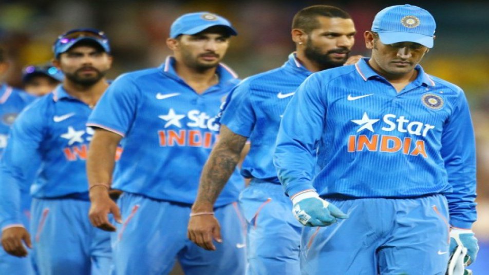 पूरे 13 साल बाद भारतीय टीम को न्यूज़ीलैंड के हाथों वनडे क्रिकेट में हार मिली है जो कि बहुत अधिक दर्द देने वाली है.