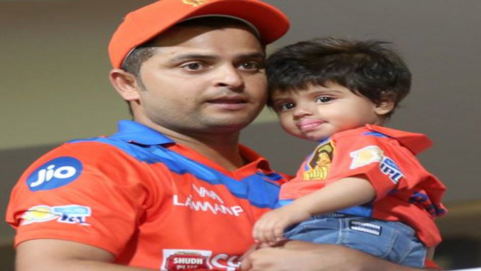 सुरेश रैना का मैच देखने स्टेडियम जा पहुंची बेटी ग्रेसिया, देखें तस्वीरें