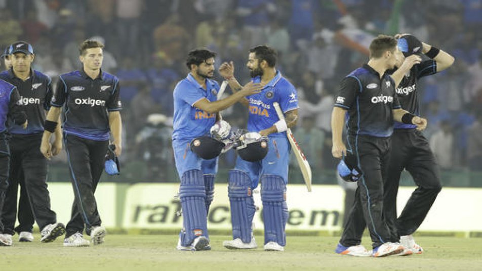 पहले 3 वनडे मुकाबले में 2 मैच जीतने के साथ भारतीय टीम सीरीज़ जीत से एक कदम दूर है और ये जीत भारतीय कप्तान धोनी के लिए इसलिए भी खास हो सकती है क्योंकि ये मुकाबला वो अपने घरेलू मैदान पर खेल रहे हैं.