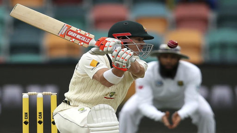 दुसरे टेस्ट में साउथ अफ्रीका ने टॉस जीतकर पहले गेंदबाजी करने का फैसला किया. और पहले ओवर में ही फैसला सही साबित होता दिखने लगा.