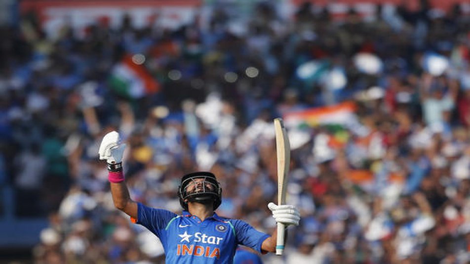 कप्तान धोनी के साथ चौथे विकेट के लिए के लिए रिकॉर्ड 200 रनों से ज्यादा की साझेदारी के साथ युवराज सिंह ने आज अपने करियर का 14वां शतक लगाने के साथ पूरी तरह से पुराने की फॉर्म की झलक एक बार फिर से अपने फैंस को दिखाई.