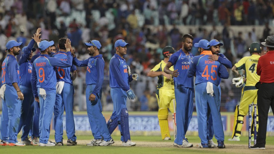 INDvsAUS: तीसरे वनडे में बारिश की वजह से कम ओवरों का हो सकता है मैच INDvsAUS: तीसरे वनडे में बारिश की वजह से कम ओवरों का हो सकता है मैच