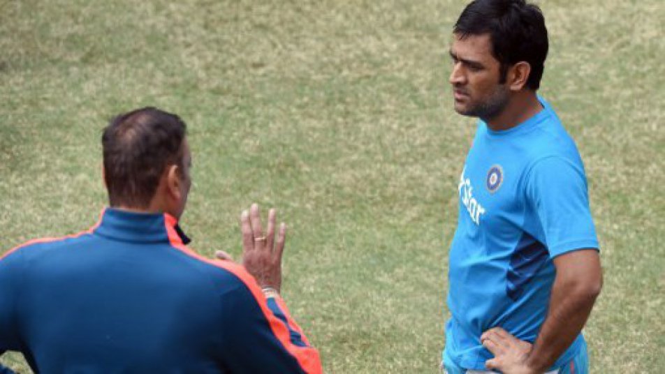 धोनी को हटाने के बारे में सोच भी नहीं सकते: रवि शास्त्री धोनी को हटाने के बारे में सोच भी नहीं सकते: रवि शास्त्री