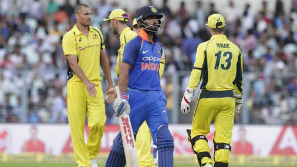 indvsaus visitors restrict india to 252 after kohli s 92 12194 INDvsAUS: दूसरे वनडे मैच में टीम इंडिया ने ऑस्ट्रेलिया को दिया 253 रनों का लक्ष्य