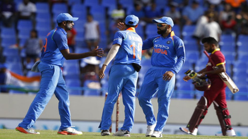 3 अहम विकेट चटकाने के साथ ही अश्विन ने एक बड़ा रिकॉर्ड भी अपने नाम दर्ज कर दिया है. अश्विन भारत के लिए वनडे क्रिकेट में दूसरे सबसे तेज़ 150 विकेट लेने वाले स्पिनर बन गए हैं.