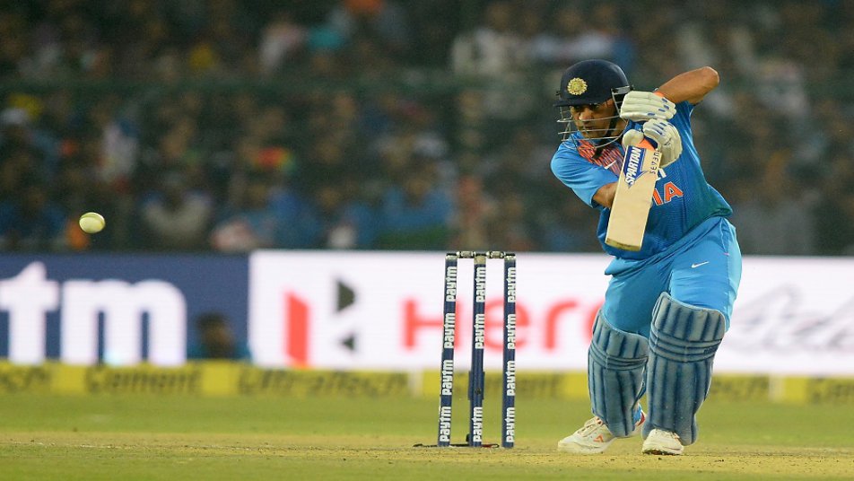 किसी और की कप्तानी में खेलते हुए धोनी ने 10 साल बाद किया ये कारनामा