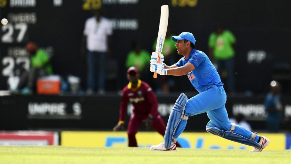 बेस्ट फिनिशर के रूप में मशहूर रहे महेंद्र सिंह धोनी कल यहां अपने कौशल के अनुरूप प्रदर्शन नहीं कर पाये. जिसकी वजह से भारत को बेहद धीमी बल्लेबाजी के कारण वेस्टइंडीज के खिलाफ चौथे एकदिवसीय अंतरराष्ट्रीय क्रिकेट मैच में 11 रन से हार झेलनी पड़ी. इस जीत से कैरेबियाई टीम ने पांच मैचों की श्रृंखला भी जीवंत बनाये रखी.