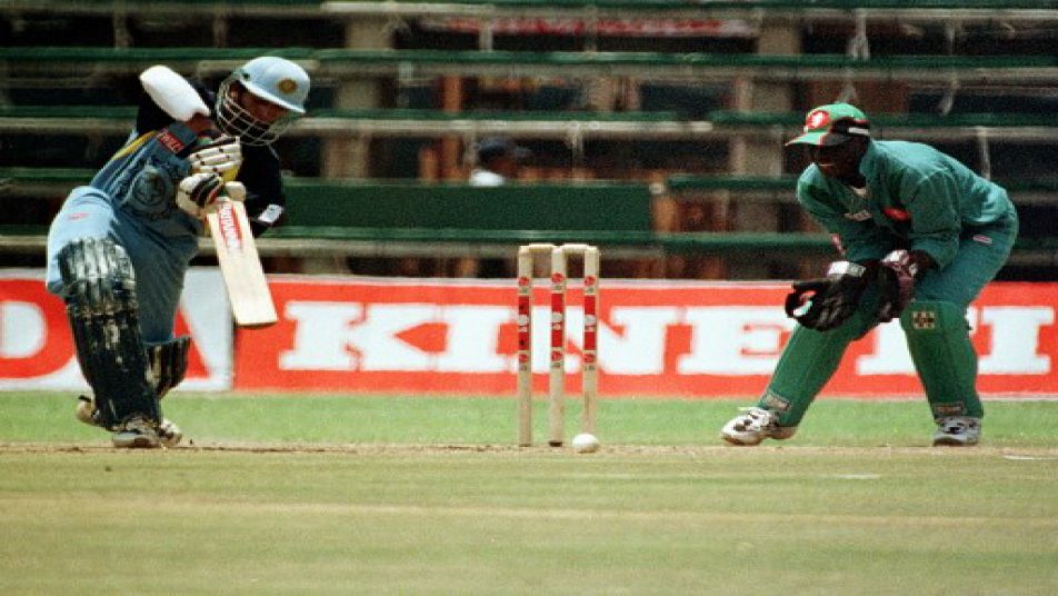 इससे पहले 1999 में टीम इंडिया के सदगोप्पन रमेश ने केन्या के खिलाफ वनडे मैच में 117 गेंदो में 50 रन बनाए थे. किसी भारतीय बल्लेबाज की ओर से बनाए सबसे धीमे अर्धशतक का रिकॉर्ड आज भी उन्हीं के नाम है.