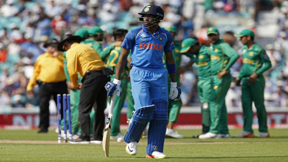 चैंपियंस ट्रॉफी फाइनल में रविंद्र जडेजा के साथ गलतफहमी का शिकार होने के बाद रन आउट होने से पहले पांड्या अच्छी बल्लेबाजी कर रहे थे. इस ऑलराउंडर ने कहा कि वह नाराज थे लेकिन इससे उबरने में अधिक समय नहीं लगा.