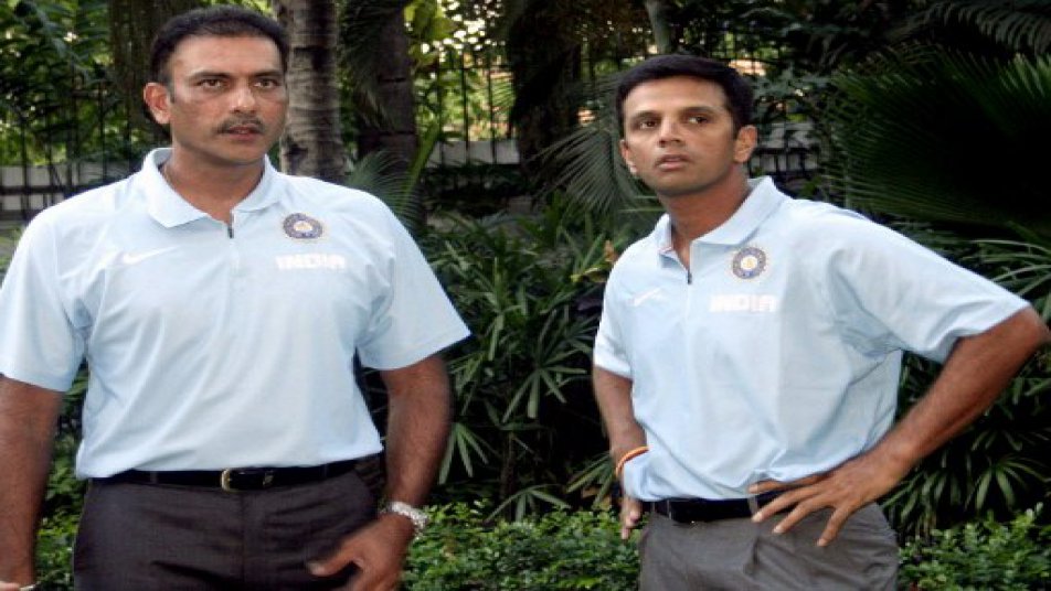 भारतीय टीम के नए कोच के इंटरव्यू के लिए अंतिम 6 नाम तय किए जा चुके हैं. जिनमें रिचर्ड पायब्स, वीरेंदर सहवाग, फिल सिमंस, रवि शास्त्री, टॉम मूडी और लालचंद राजपूत के नाम शामिल हैं. इनमें से ही कोई एक का भारतीय क्रिकेट टीम का अगला कोच बनना तय है.