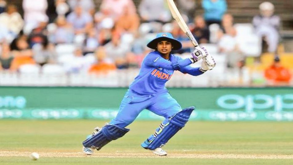 ऑस्ट्रेलिया के खिलाफ हार के बावजूद बीती रात भारतीय महिला टीम की कप्तान मिताली राज ने क्रिकेट इतिहास में 12 जुलाई का दिन सुनहरे अक्षरों में लिख दिया. मिताली राज ऑस्ट्रेलिया के खिलाफ 69 रनों की पारी के साथ ही महिला वर्ल्ड क्रिकेट में सबसे ज्यादा रन बनाने वाले बल्लेबाज़ बन गई हैं.