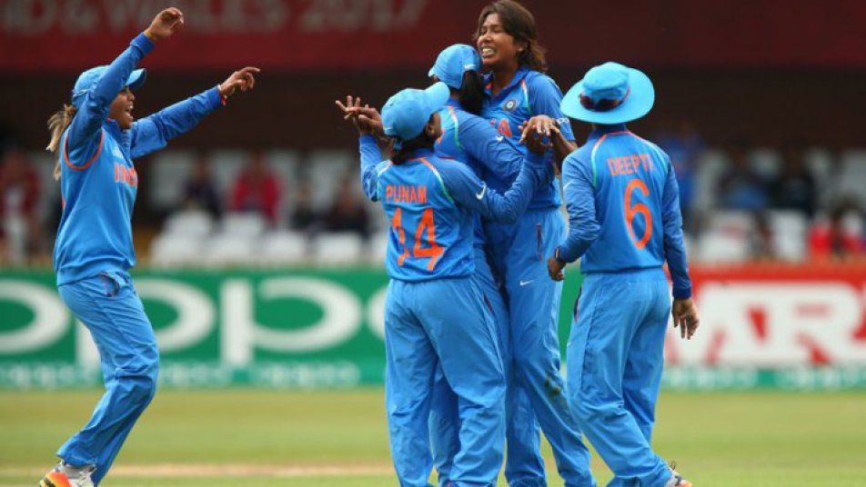 कल रात टीम इंडिया की सुपरफास्ट एक्सप्रेस झूलन गोस्वामी ने 1 विकेट चटकाया, इसके साथ ही वो विश्वकप में भारत के लिए सर्वाधिक 31 विकेट लेने वाली गेंदबाज़ बन गई.