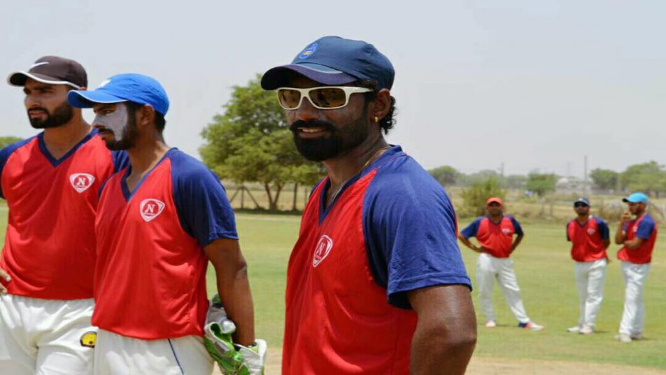 पुलिस ने बताया कि अवाना जब हरिद्वार से लौट रहे थे तो हमलावरों ने कासना साइट-4 स्थित बर्फ फैक्ट्री के पास उन पर हमला किया. हमलावर घनगोला गांव के रहने वाले थे.