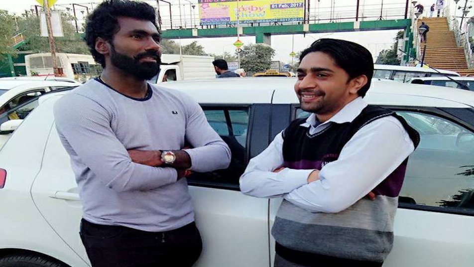 कासना पुलिस स्टेशन के एसएचओ ने बताया कि, 'हरिद्वार से लौटते वक्त कासना में उनकी गाड़ी ने एक गाड़ी को पार किया. जिसमें 5 आदमी और एक महिला सवार थे. जिसके बाद दोनों पक्षों के बीच बहस होने लगी. इस पर अवाना ने मामले में बीचबचाव करने की कोशिश की लेकिन उसके बाद दूसरे पक्ष ने अवाना पर हमला कर दिया.'