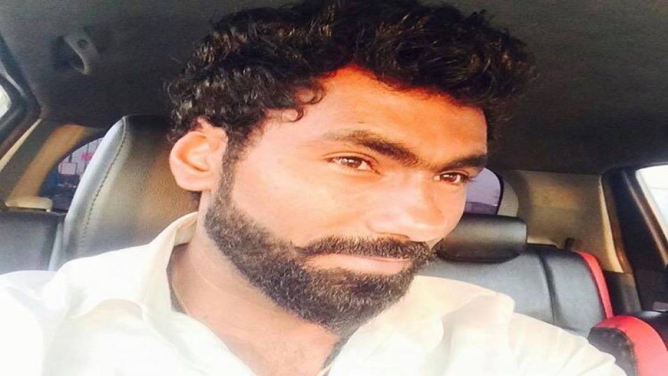 आपको बता दें कि ये पहला मौका नहीं है जब अवाना के साथ इस तरह की घटना हुई हो. इससे पहले भी 2014 में परविंदर अवाना की पिटाई हुई थी. उस वक्त एक पुलिसकर्मी ने उन्हें परिचय बताने के बावजूद पीटा था. कार पार्किंग को लेकर क्रिकेटर परविंदर अवाना और ट्रैफिक पुलिस के दरोगा के बीच विवाद हो गया था जिसके बाद दरोगा ने अवाना की पिटाई कर दी थी. हालांकि बाद में एसएसपी ने दरोगा को निलंबित कर दिया था.