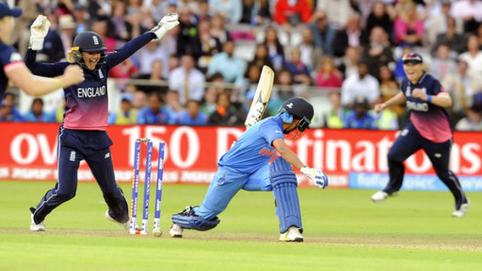 WWC 17: हार के बावजूद टीम इंडिया ने जीता दिल, देश भर से मिल रही है बधाई