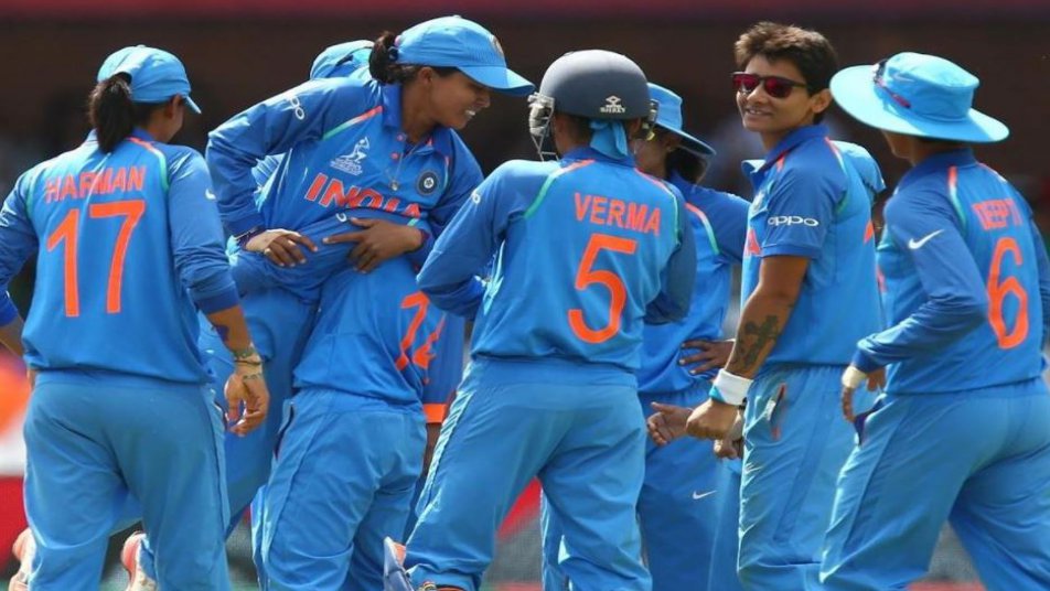 लेकिन इस हार के बावजूद वर्ल्ड कप में महिला क्रिकेटर्स की परफॉर्मेंस ने उनको मालामाल कर दिया है.