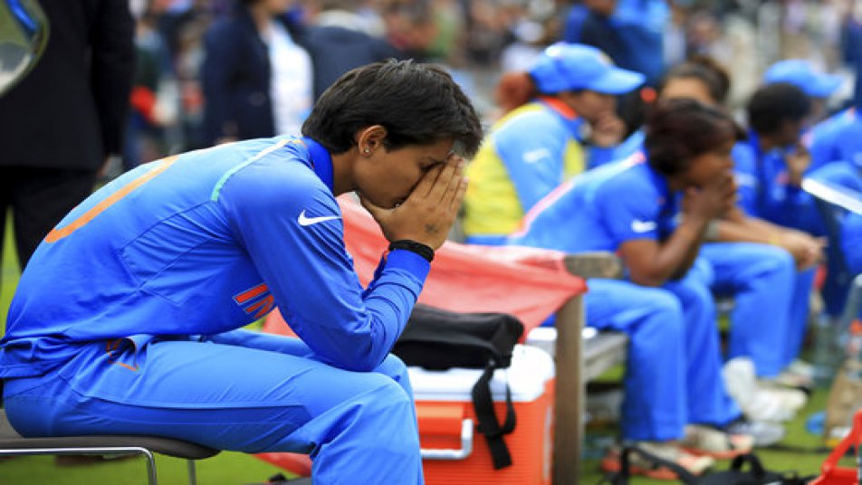 महिला क्रिकेट टीम जिन्हें पुरूषों की तुलना में मामूली सी रकम मिलती है, उनके लिए ये ईनामी राशी किसी भी प्रोत्साहन से कम नहीं है.
