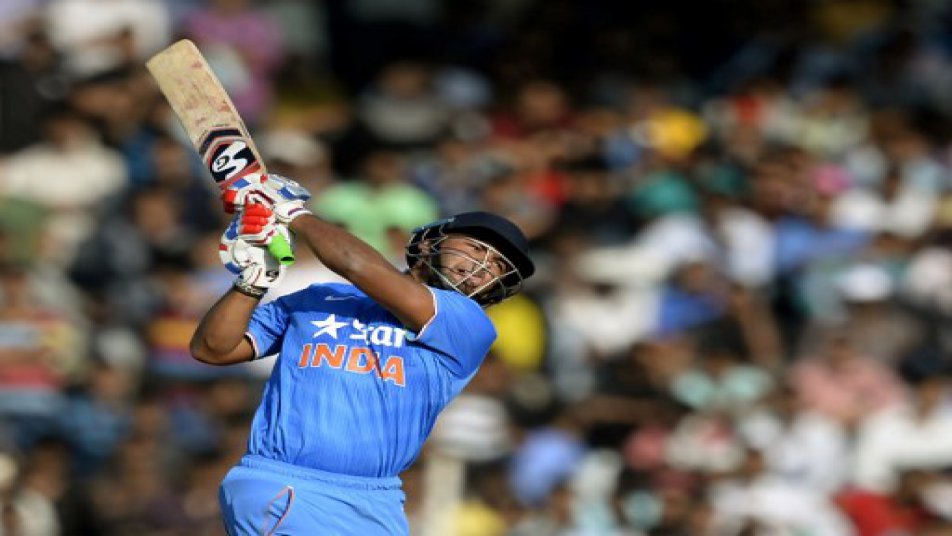 भारत की ओर से मनिष पांडे (86) और ऋषभ पंत (60) के अर्धशतकों की मदद से पांच विकेट पर 322 रन बनाये. कृणाल पंड्या ने भी 27 गेंदों पर 48 रन बनाये. पांडे ने अपनी पारी में नौ चौके और एक छक्का, पंत ने पांच चौके और एक छक्का जबकि पंड्या ने सात चौके और एक छक्का लगाया.