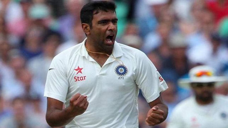 वहीं भारतीय टीम के स्टार स्पिनर आर. अश्विन ने श्रीलंका के बड़े स्पिनर रंगना हेरथ को हटाते हुए दूसरे पायदान पर कब्जा किया. आपको बता दें कि अश्विन ने श्रीलंका के खिलाफ पहले टेस्ट मैच में बेहतरीन प्रदर्शन करते हुए चार विकेट लिए.