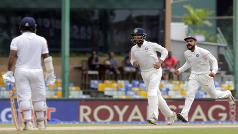 साल 2015 में श्रीलंका सीरीज से शुरु हुआ ये जीत का सिलसिला दक्षिण अफ्रीका, वेस्टइंडीज़, न्यूजीलैंड, इंग्लैंड, बांग्लादेश, ऑस्ट्रेलिया और फिर अब श्रीलंका पर ही आ पहुंचा है. टीम इंडिया ने इन सभी टीमों को धूल चटाकर 8 टेस्ट सीरीज जीती है.