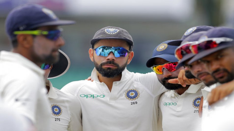 
कप्तान कोहली मैच खत्म होने के बाद भारतीय पहलवान दिलीप सिंह राणा उर्फ 'द ग्रेट खली' से मिले.