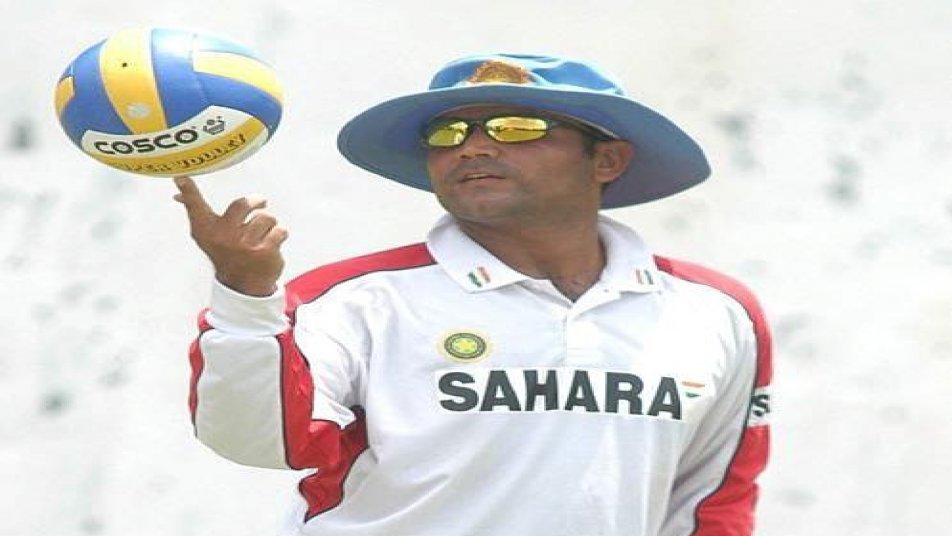 टीम इंडिया के पूर्व बल्लेबाज़ वीरेंदर सहवाग अकसर सोशल मीडिया पर मुद्दों पर अपनी राय ज़ाहिर करते रहते हैं. लेकिन इस बार गोरखपुर में बच्चों की मौत पर किए गए उनके आपत्तीजनक ट्वीट पर लोगों ने जमकर सवाल उठाए.