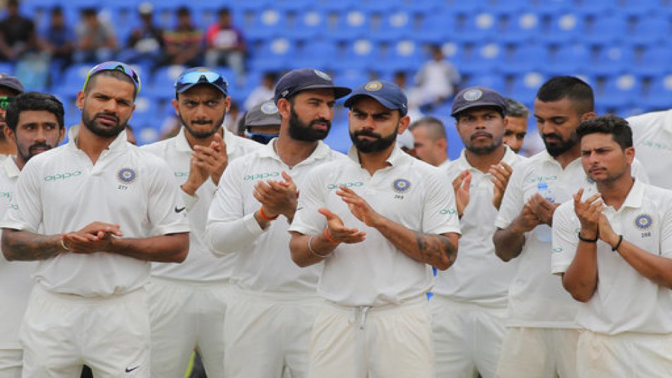 लेकिन विराट ने अपनी कप्तानी में टीम इंडिया को टेस्ट में वो दर्जा दिलाया है जो वाकई काबिल-ए-तारीफ है. शानदार कप्तान और लगातार जीतने वाली टीम इंडिया ने पिछले दिनों टेस्ट में शानदार प्रदर्शन किया है इसलिए आज हम आपको विराट की कप्तानी में मिली पांच बड़ी जीत के बारे में बता रहे हैं.