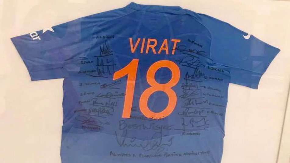 जबकि पहले भी भारतीय क्रिकेट टीम ने शाहिद अफरीदी को उनकी विदाई के समय विराट कोहली की जर्सी पर सभी खिलाड़ियों के ऑटोग्राफ कर भेंट किया था.