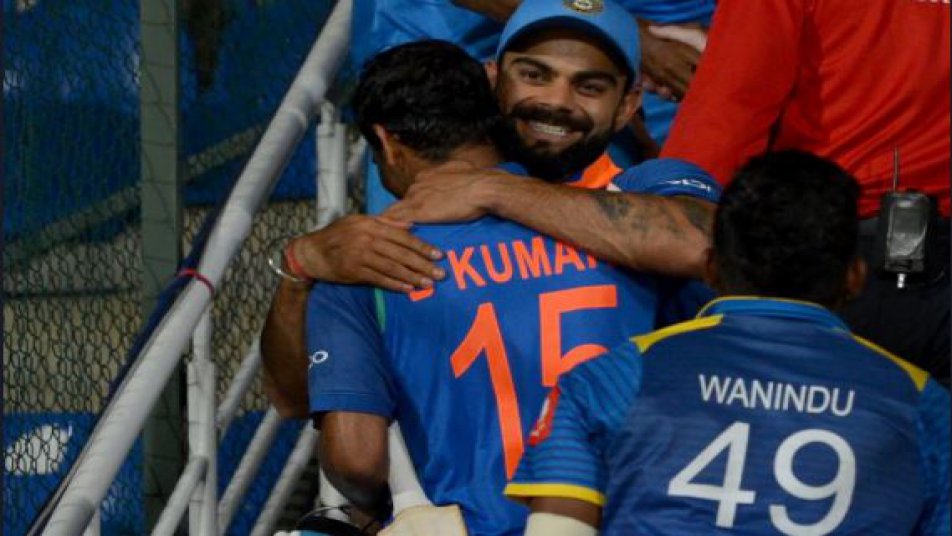 भुवनेश्वर ने कहा,‘‘यह हैरानी की बात थी क्योंकि शुरूआती साझेदारी बहुत अच्छी हुई थी. इसके बाद तीन चार विकेट गिर गए तो हम दबाव में आ गए. ड्रेसिंग रूम या एम एस धोनी की ओर से कोई संदेश नहीं था.’’ उन्होंने कहा,‘‘ उन्होंने सिर्फ यही कहा कि जितनी देर हो सके, क्रीज पर डटा रहूं. मैं भी यही चाहता था क्योंकि पूरे ओवर टिके रहने पर ही हम जीत सकते थे.’’
