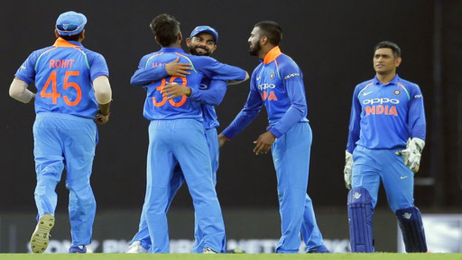 पांच वनडे मैचों की सीरीज के दूसरे मैच में भारतीय टीम ने श्रीलंका को 3 विकेट से हराकर सीरीज में 2-0 की बढ़त बना ली है.