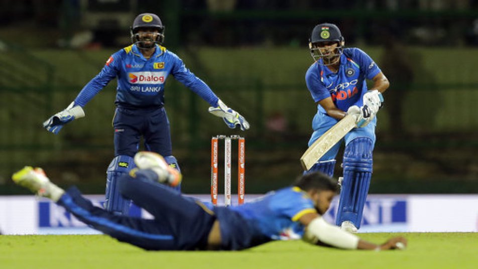 धोनी-भुवी ने जिताया मैच, सचिन से आगे निकल गए विराट