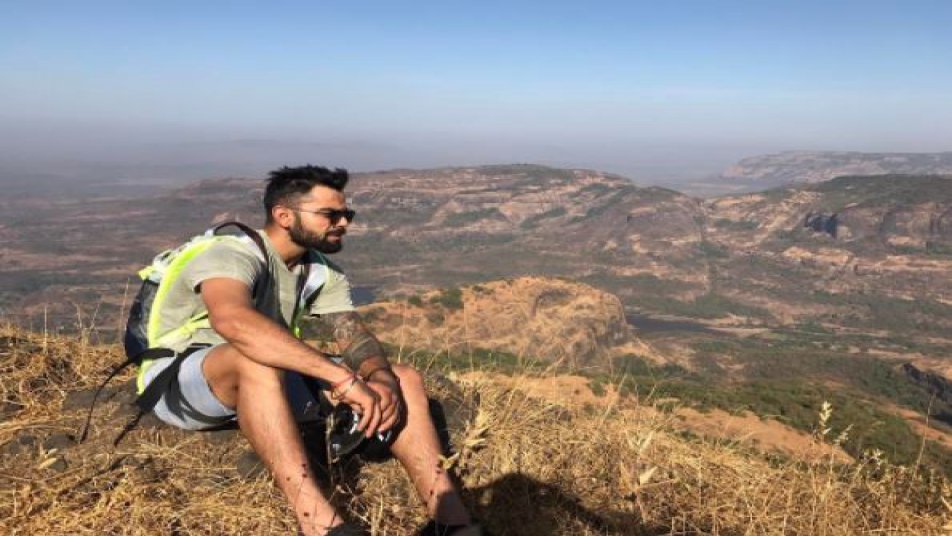 पांड्या के अलावा टीम इंडिया के कप्तान विराट कोहली खुद स्टाइल स्टेटमेंट हैं, विराट के शरीर पर कई टैटू हैं जबकि समय-समय पर वो नए-नए हेयरस्टाइल्स के साथ नज़र आते हैं.