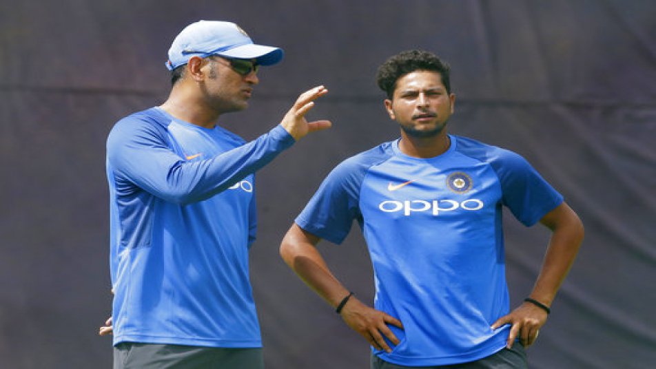 शास्त्री ने कहा, ‘‘एमएस धोनी का टीम पर काफी ज्यादा प्रभाव है. वह ड्रेसिंग रूम में ‘लिविंग लीजेंड’ है और खेल के महान खिलाड़ी हैं. वह किसी भी तरीके से या किसी भी तरह से खेल में खत्म नहीं हुआ है यहां तक कि उसने अपना आधा खेल भी नहीं खेला है.’’
