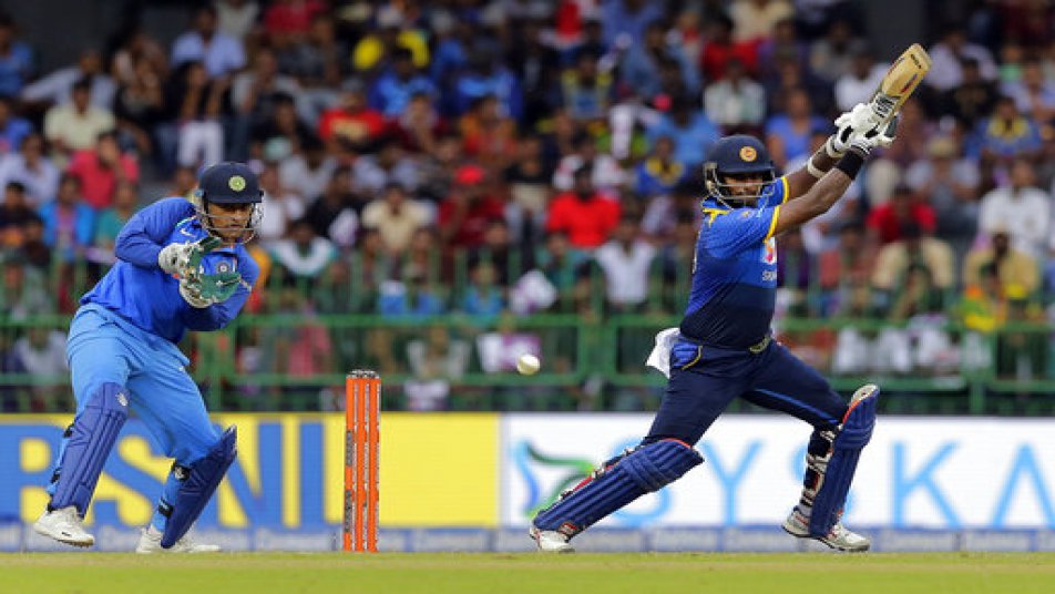 संगाकारा को पीछे छोड़ धोनी बने दुनिया के सबसे ज्यादा स्टंप करने वाले विकेटकीपर