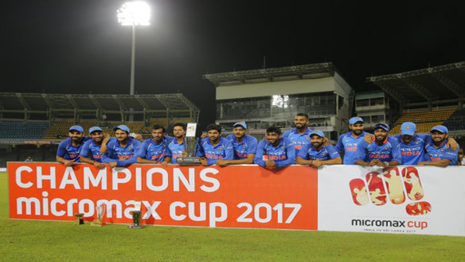 शिखर धवन ने तस्वीर शेयर कर बताया, सुधर रही है मां की सेहत