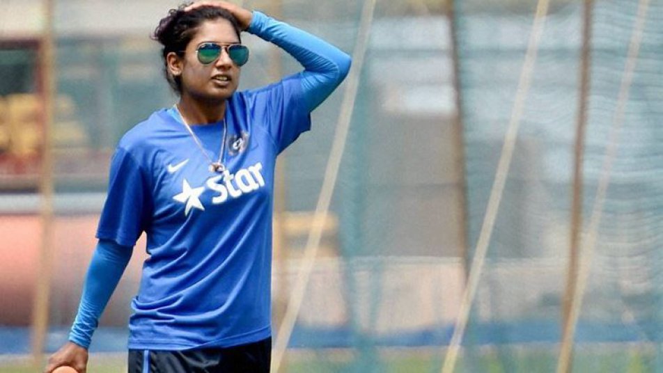 
अपने 18 साल के क्रिकेटिंग करियर में मिताली 186 वनडे मैच खेल चुकी है जिनमें 51.58 के औसत से 6190 रन बनाए हैं.