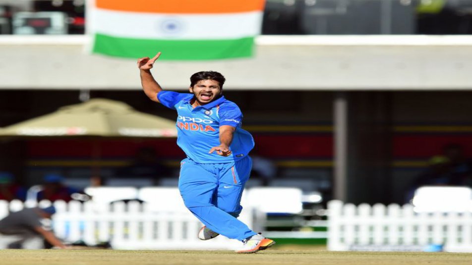 वहीं श्रीलंका दौरे पर टीम में शामिल शार्दुल ठाकुर को ऑस्ट्रेलिया के खिलाफ जगह नहीं मिली है.