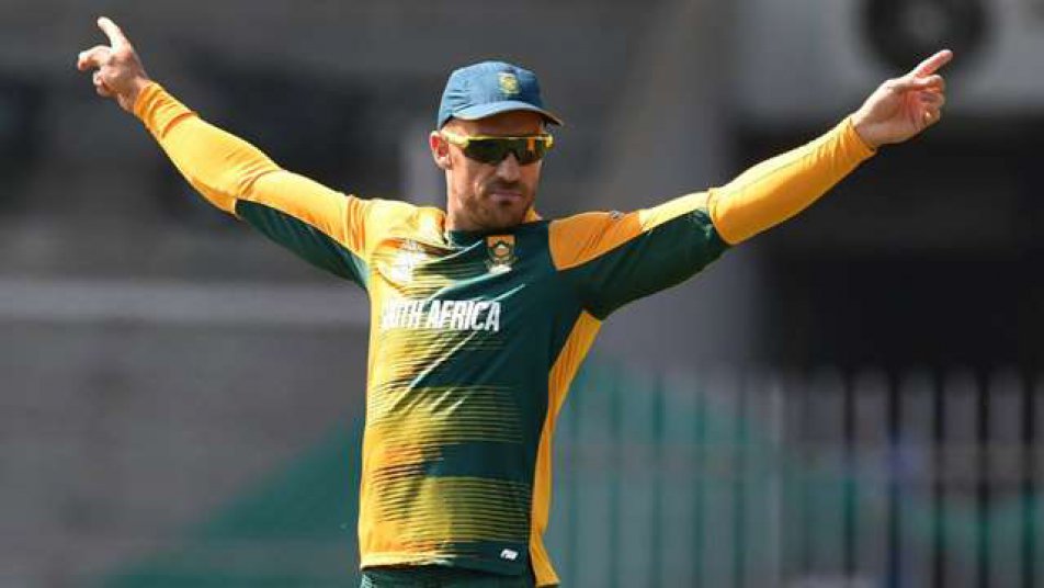 
दक्षिण अफ्रीकी क्रिकेट ने टेस्ट और टी-20 के बाद अब वनडे टीम की कमान भी फाफ डु प्लेसिस के हाथों में सौंपने का फैसला किया है. 
