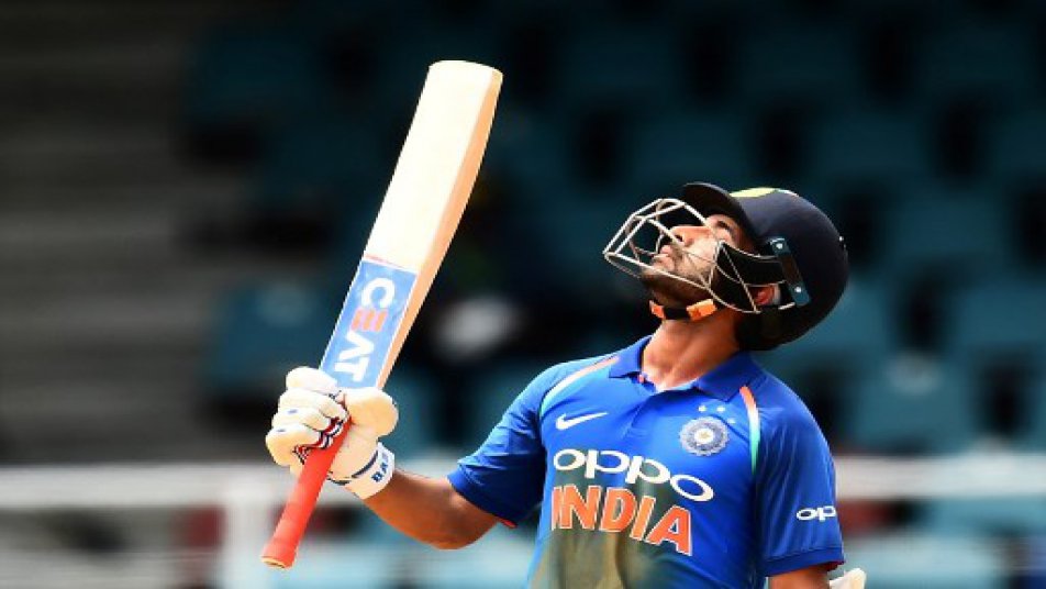 उन्होंने कहा, ‘‘अजिंक्य उनमें से एक है. वेस्टइंडीज में उसने अच्छा प्रदर्शन किया था और मैन आफ द सीरीज पुरस्कार हासिल किया था. वह किसी भी समय यह भूमिका निभा सकता है. हमारे पास ऐसे खिलाड़ी हैं जो इस भूमिका में अच्छा प्रदर्शन कर सकते हैं.’’