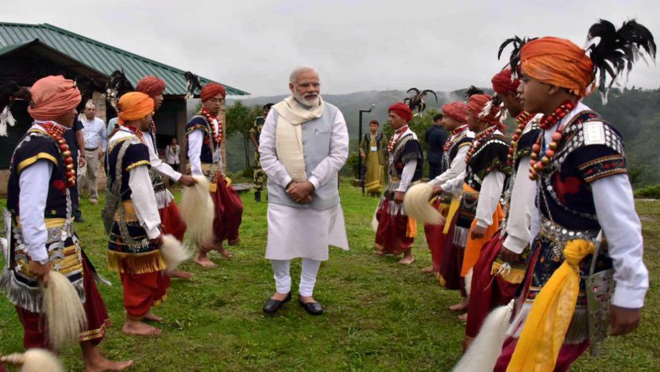 प्रधानमंत्री नरेंद्र मोदी आज अपना 67वां जन्मदिन मना रहे हैं. इस मौके पर देश की कई मशहूर हस्तियों ने ट्विटर पर उन्हें जन्मदिन की शुभकामनाएं दी.