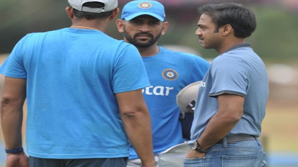 धोनी की आलोचना कर फंसे चीफ सेलेक्टर ‘प्रसाद’, लोगों ने दी खुद के रिकॉर्ड्स देखने की सलाह!!