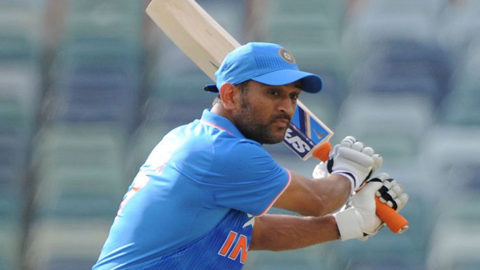 धोनी के नाम दर्ज हुआ बल्लेबाजी में नाबाद रहने का वर्ल्ड रिकॉर्ड!