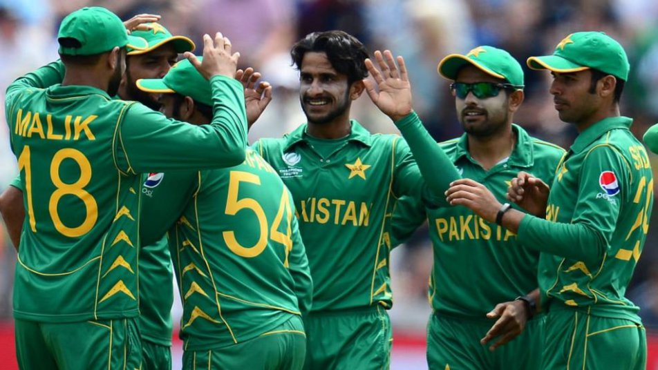 आपको बता दें कि पाकिस्तान पहली बार चैंपियंस ट्रॉफी के फाइनल में पहुंचा है. इस तरह से चैंपियंस ट्रॉफी फाइनल में पहुंचने वाली पाकिस्तान आठवीं टीम बन गई है.