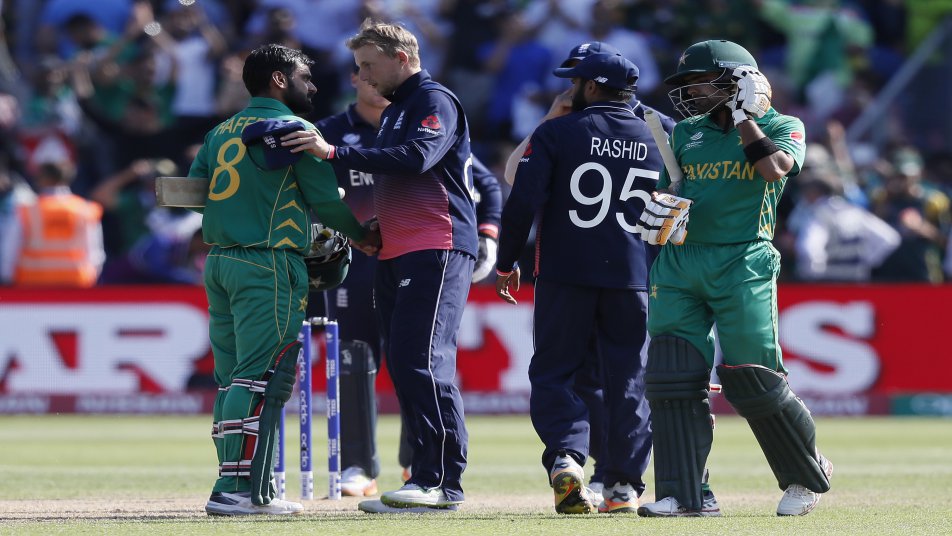 चैंपियंस ट्रॉफी के पहले सेमीफाइनल में आज पाकिस्तान ने इंग्लैंड को 8 विकेट से हरा दिया. इस धमाकेदार जीत के साथ ही पाकिस्तान फाइनल में पहुंच गया है. आज के मैच के बाद कई दिलचस्प रिकॉर्ड उभर कर सामने आए हैं. कुछ रिकॉर्ड तो ऐसे हैं जिसे हर क्रिकेटप्रेमी जानना चाहेगा.