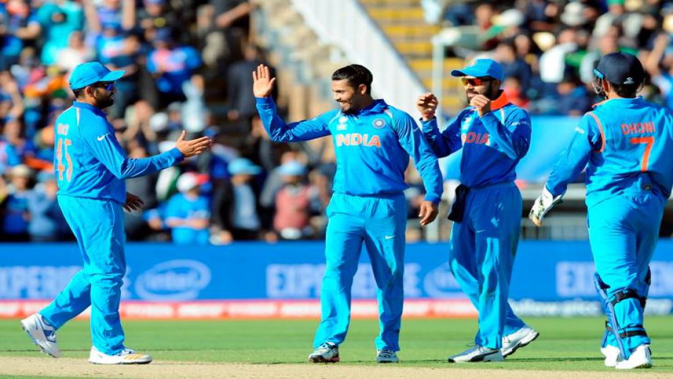 चैंपियंस ट्रॉफी 2017 के दूसरे सेमीफाइनल मुकबाले में गेंदबाजों की शानदार वापसी से टीम इंडिया ने बांग्लादेश को 264 रनों पर रोक दिया.