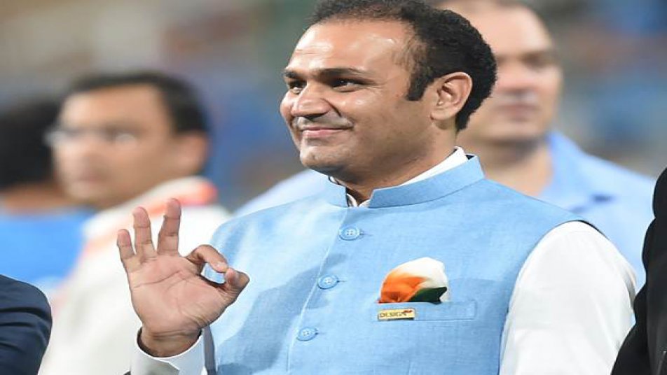 टीम इंडिया के पूर्व दिगग्ज वीरेंद्र सहवाग ने अपने ही खास अंदाज में ट्वीट किया, “अच्छी कोशिश की पोते. सेमीफाइनल तक पहुंचने में काफी मेहनत की. घर की ही बात है. फादर्स डे पर बेटे के साथ फाइनल है. मजाक को सीरियस मत लियो बेटे.”